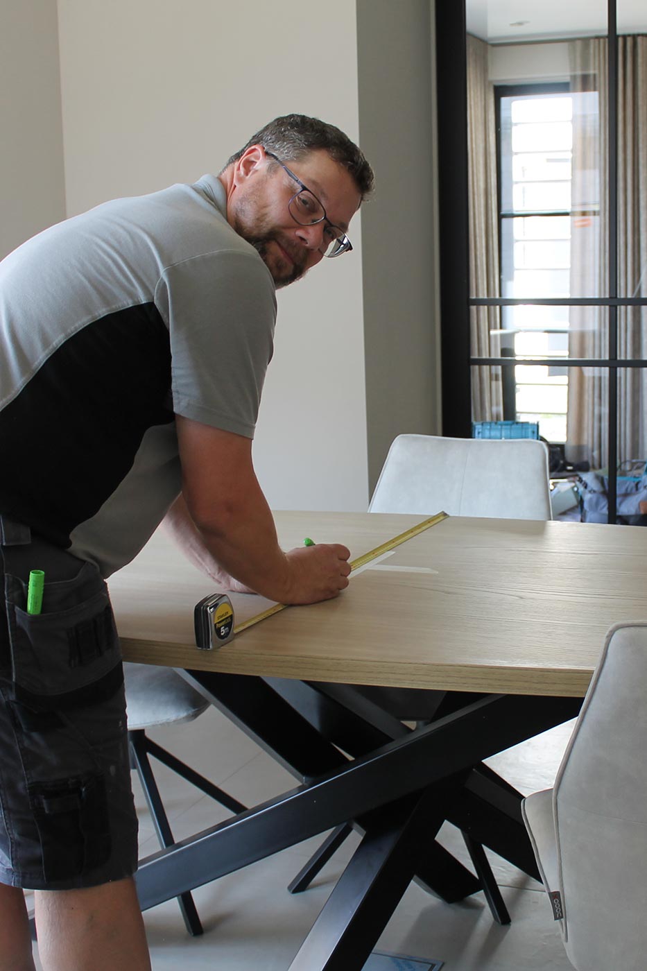 Monteur2_vd-Lee-maatwerk-in-keukens-en-kasten