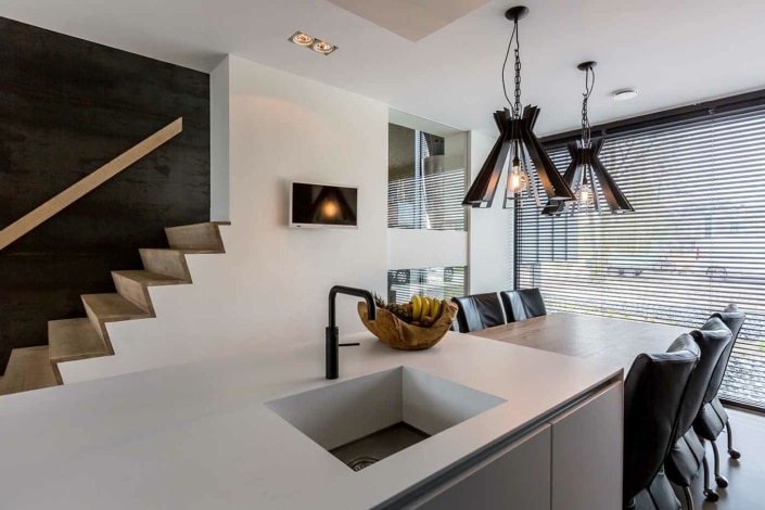 01_Keuken-met-trap_maatwerk_vd-Lee_Uden_2018