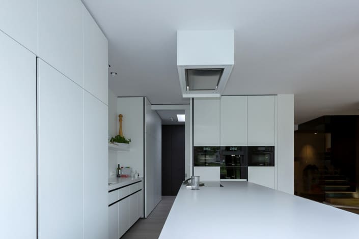 01_witte-strakke-keuken_maatwerk_vd-Lee_Sint-Michielsgestel_2016